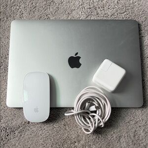 Apple Silver MacBook 2019-2020